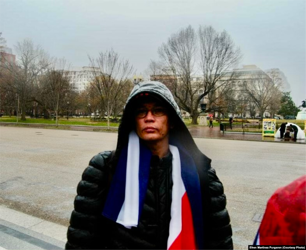 El disidente cubano Juan Carlos Herrera Acosta, durante una manifestación en EEUU a favor de la liberación de los presos políticos cubanos.