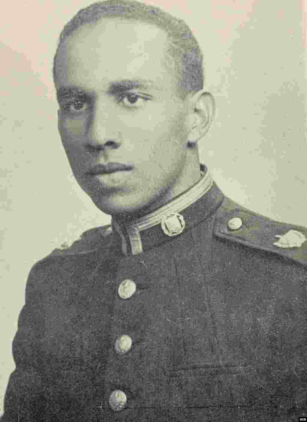 Teniente Oliva, graduado de la Academia de Managua.
