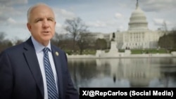 El congresista cubanoamericano Carlos Giménez apoya por una política de línea dura contra el régimen de La Habana. (Captura de video/@RepCarlos)