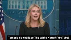Karoline Leavitt en la rueda de prensa en la Casa Blanca el 15 de abril de 2025. 